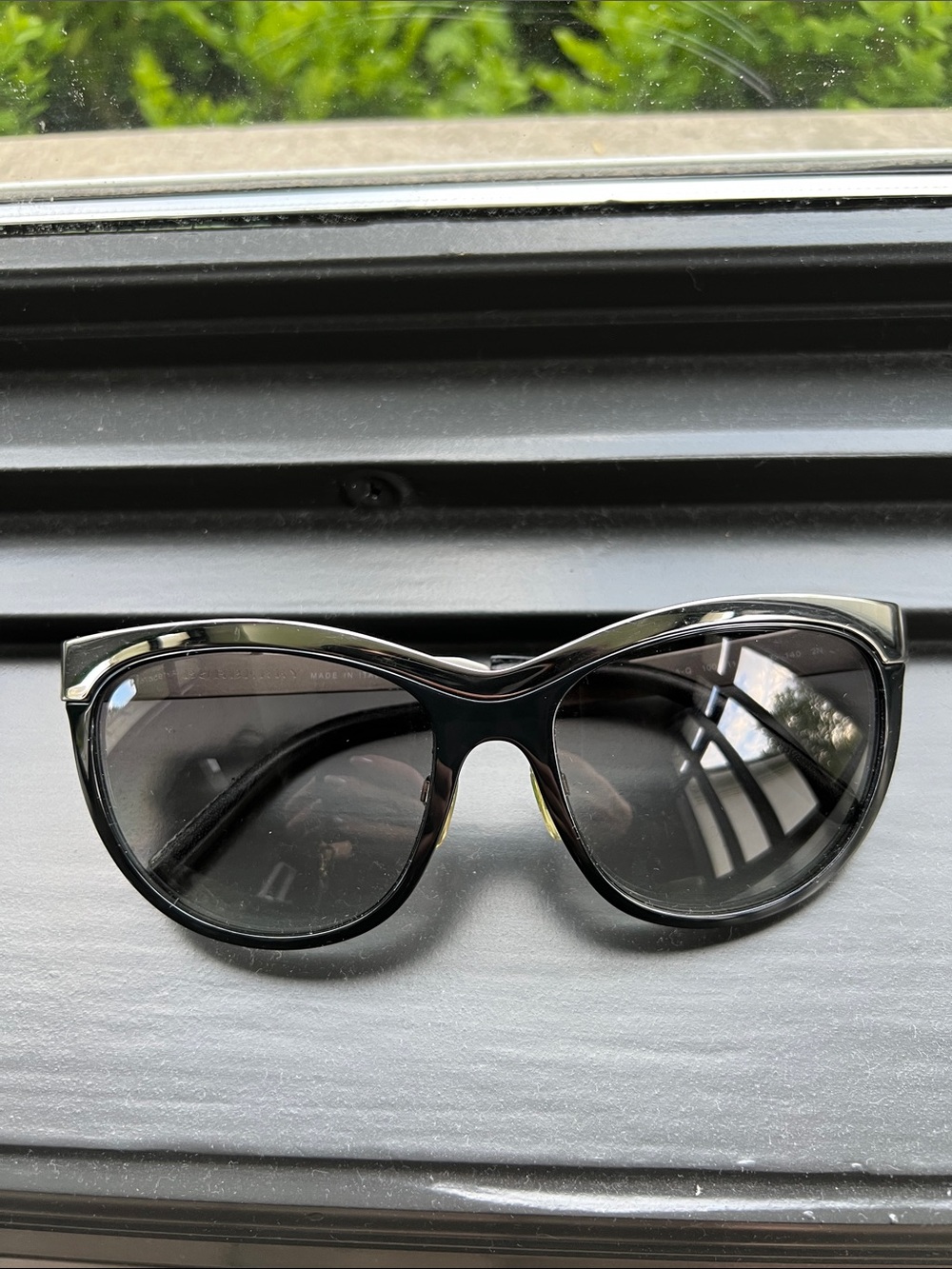 Burberry Black Cat-Eye Sunglasses with Dark Lenses - Picture 1 of 6